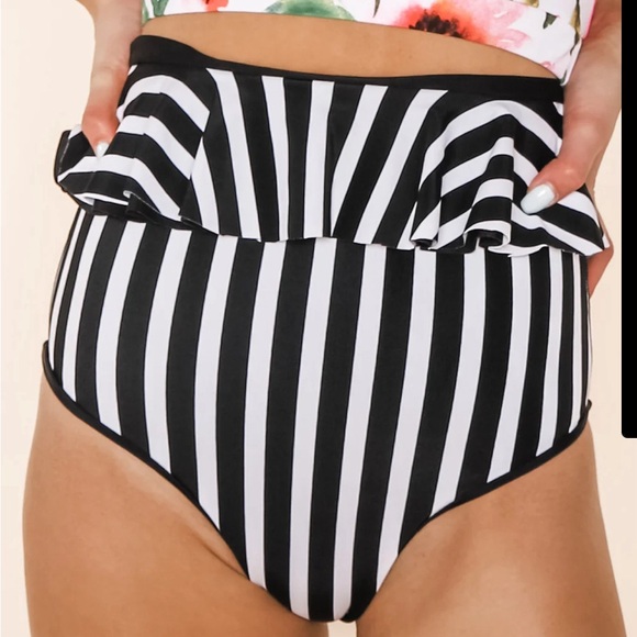 Coral reef black and white size large reversible swim bottoms - Picture 3 of 4